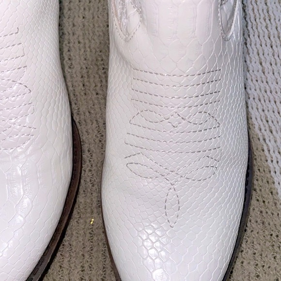 White cowboy boots size 8.5 - Picture 5 of 7